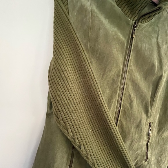 A.M.I. Olive Green Leather Jacket Texture Sleeves and Collar Size Large - Picture 15 of 16